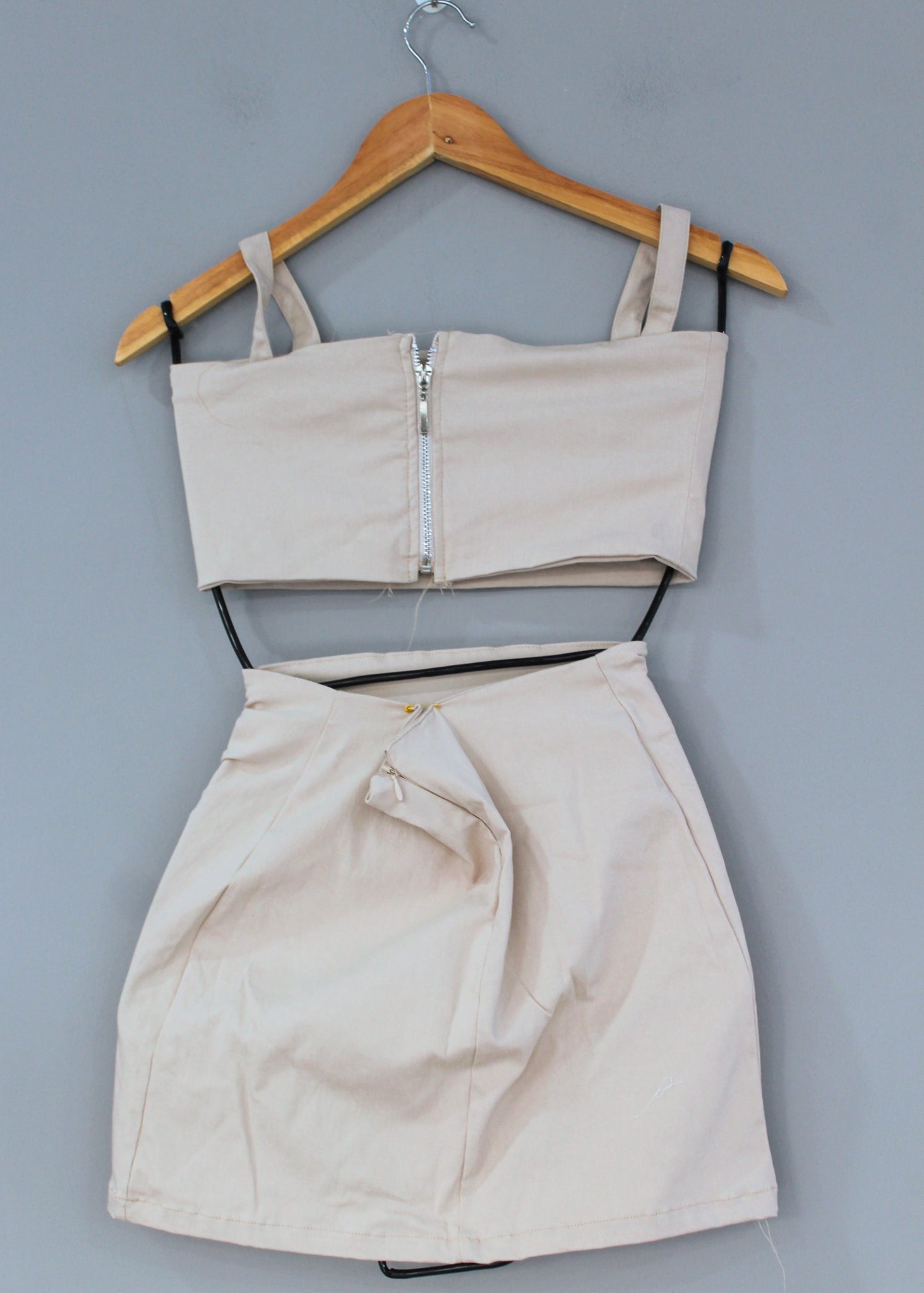 CONJUNTO TOSHIRO SIN APLICATIVOS - BEIGE
