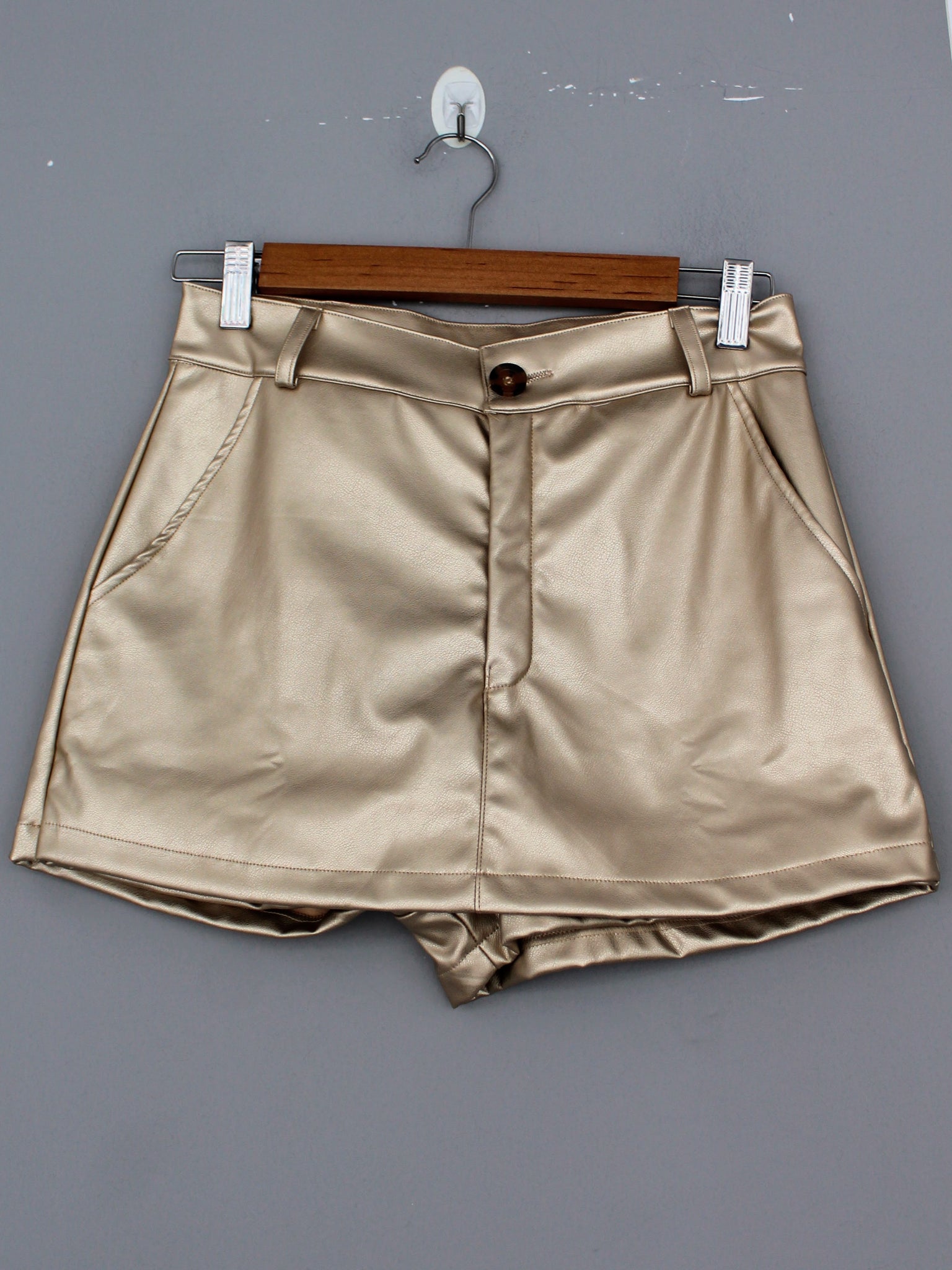 FALDA SHORT LORE - DORADO