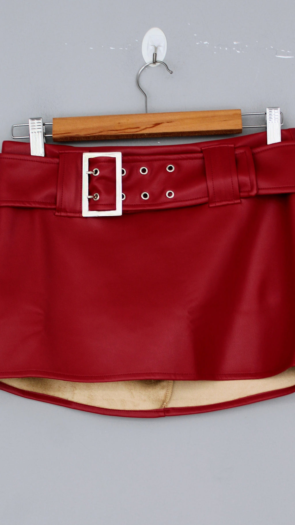 FALDA SHORT RUBI - CHERRY